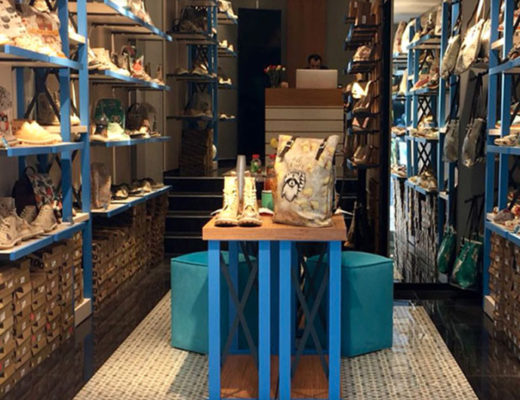 DOGO Shop in Köln mit bunten Schuhen und Taschen