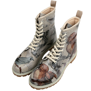 Dass Tauben und Eulen eine harmonische Einheit ergeben, beweist der Long Boot "Chatting on a Branch" allemal. Schnürstiefel mit einem Muster aus Eulen und Tauben