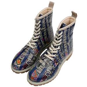 Bunte Farben und niedliche Tiere vereint: Das gibt es nur beim DOGO-Modell "Owl Gang". Blau-graue Schnürstiefel für Damen mit einem Aufdruck aus bunten Formen und Eulen