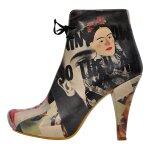 Bunte Stiefeletten mit schönen Motiven und kreativen...