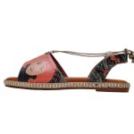 Bunte Sandalen mit schönen Motiven und kreativen...