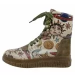 Bunte Boots mit schönen Motiven und kreativen...