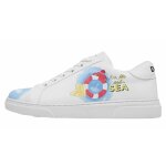 Bunte Sneaker mit schönen Motiven und kreativen...