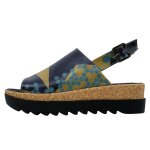 Bunte Sandalen mit schönen Motiven und kreativen...