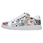 Bunte Sneaker mit schönen Motiven und kreativen...
