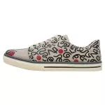 Bunte Sneaker mit schönen Motiven und kreativen...