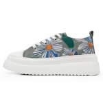 Bunte Sneaker mit schönen Motiven und kreativen...